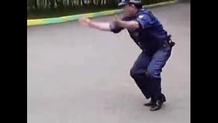 Луд руски полицай