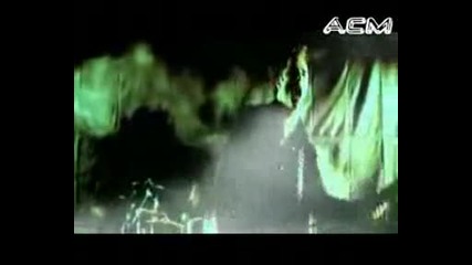 Skillet - Whispers In The Dark (official Video) 