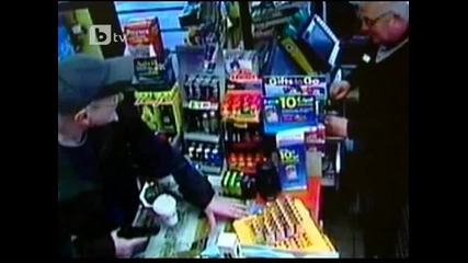Любезен крадец обира магазини 
