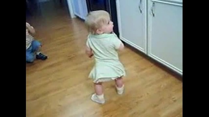 Бебе танцува 