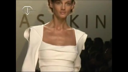 fashiontv Ftv.com - Valentin Yudashkin Woman S S 2009 Milan 
