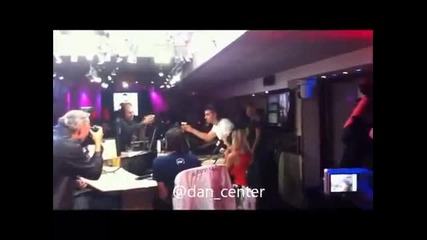 Joe Jonas пие бира на екс