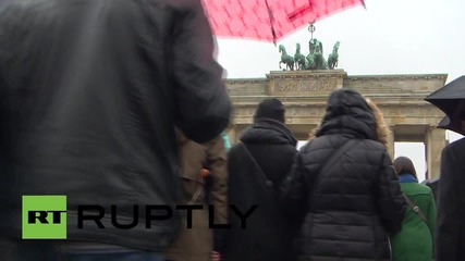 Germany: Berlin mourns Paris attack victims with solidarity walk to Victory Column