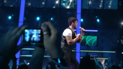 Luis Fonsi - Gritar (premios Juventud 2011 en Univision)