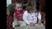 Тедо в борба за клавиатура 1 :)