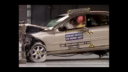 Crash Test Mercedes Benz C - 320
