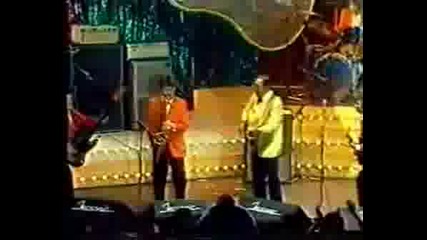 Bill Haley Performs Rip It Up