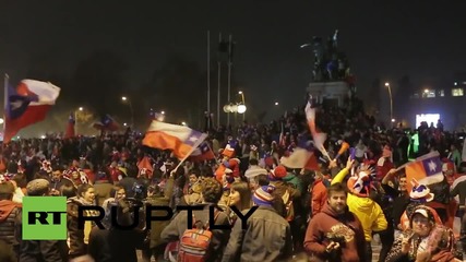 Чили: Водно оръдие разпръсква разпалени фенове след победата на Чили в Копа Америка