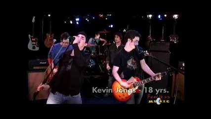 6 Minutes - Старо изпълнение на Jonas Brothers - Hd Live