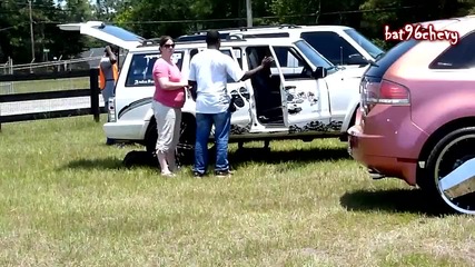 Female s 2011 Outrageous Lincoln Mkx Truck on 24 Blades - Hd