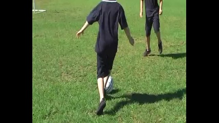 Тези се справят много добре с футбола ! 