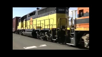 Влак с над 100 вагона минава през улуцата 