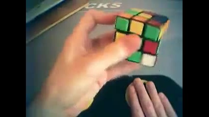 Човек решава куба на рубик с една ръка за 34 секунди ! 