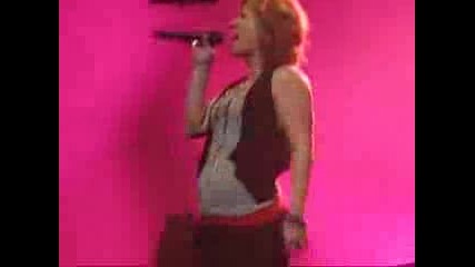 Kelly Clarkson How I Feel Live Short Version Turning Stone Casino, Verona, New York October 2007 
