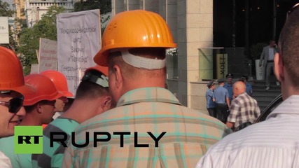 Украйна: Работници протестират пред хотел "Хилтън", изискват да им бъде заплатено