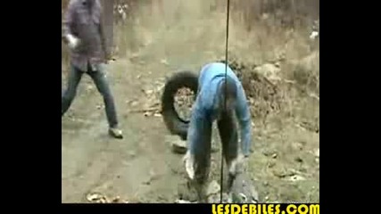 Идиоти Се Бъзикат