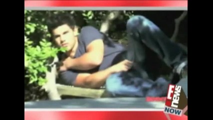 Taylor Lautner Makes a Splash