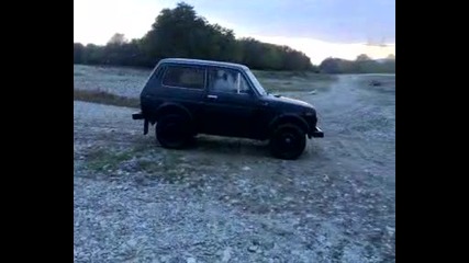 lada niva минва през дулбока река