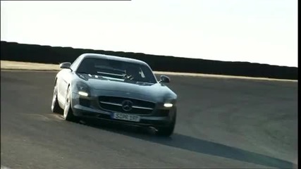 Звяр на пътя Mercedes Sls Amg 