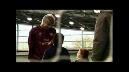 Arsenal Training : Hands In Pockets