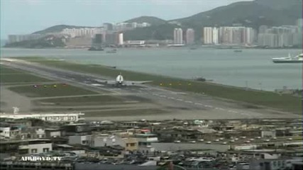 Boeing 747 Landing - Kai Tak ( Heavy Crosswind )