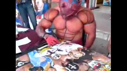 Grondo ot Cmll ми дава афтограф 