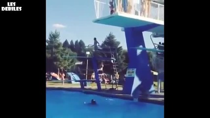 Ето защо някой хора ги е страх да скачат в басейн!