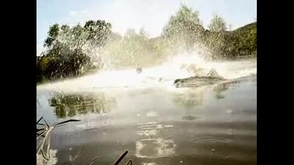 Скокове във вода с колело