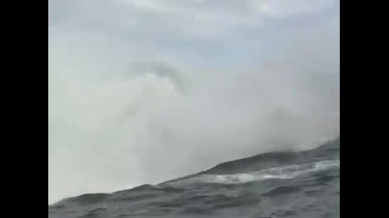 Сърфиране на мега вълни