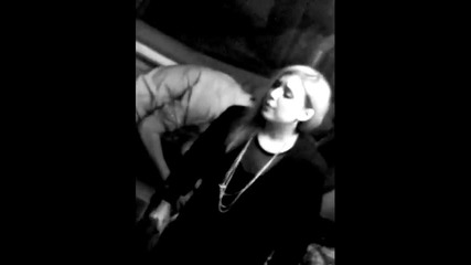 'hangin high' live from an apartment in Paris