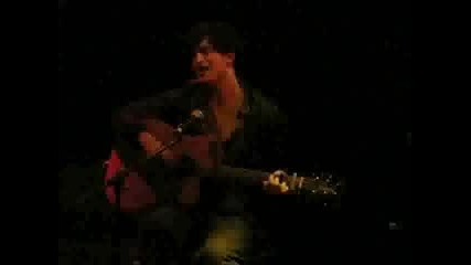 Robert Pattinson Singing Broken - December 2007
