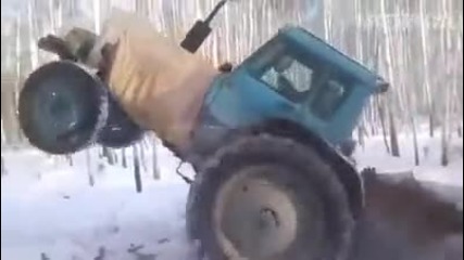 Луди Руснаци - Трактор с вериги, изтегля заседнало ремарке