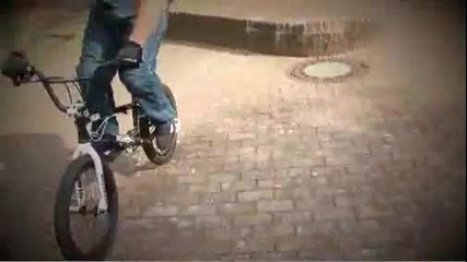 Много яки трикове с Bmx