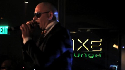 Pitbull - Dj Got Us Fallin In Love ( Axe Lounge Live ) 