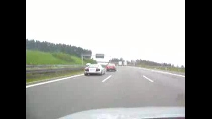Някакъв Некадърник пресича пътя на Audi R8