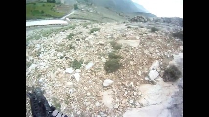 Американски войник оцеля талибаните картечен огън време на престрелка