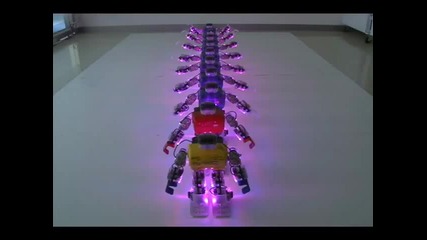 Коледен танц от роботи 