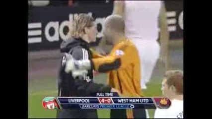 Gerrard дава топката на Torres