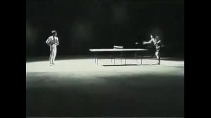 Удивителните умения на Брус Лий! Тенис на маса с Нунчаку...