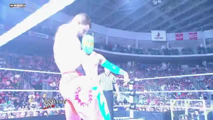 Raw Sin Cara vs. Primo