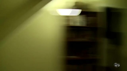 Дух на момиче се разхожда из коридор