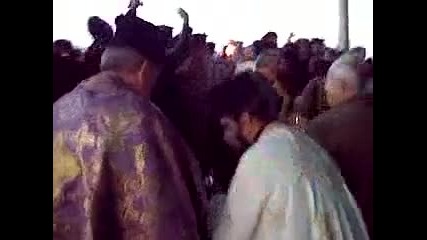 Митрополит Николай донася Благодатния Огън от Божи Гроб на 03.04.2010