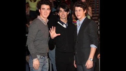 Jonas Brothers - Pushing Me Away :* 