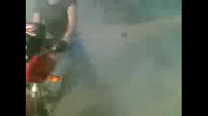 Реби От Радомир Запали Гумата На 125cc