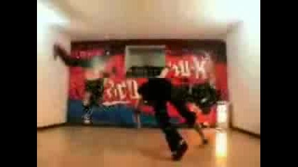 Малко Break Dancing