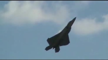 F - 22 Raptor изключително маневрен!