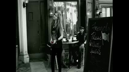 Премиера ! Avril Lavigne - Smile (официално видео)