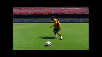 Ronaldinho freestyle skills in Barcalona 