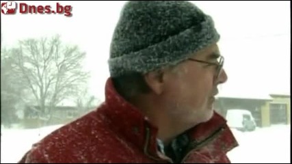 Снежна буря затрупа и снегорините в Канада 