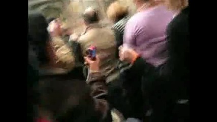 Жена събаря папата ! 